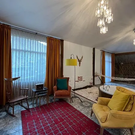Hotel Sueit Tas Ev